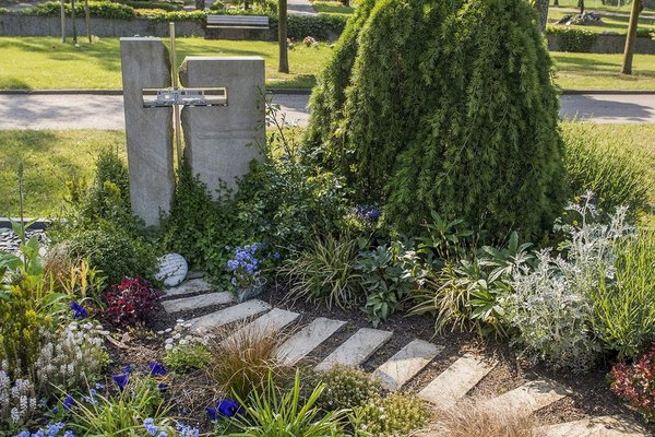 Erdwahlgrab auf dem Friedhof Dodeshaus