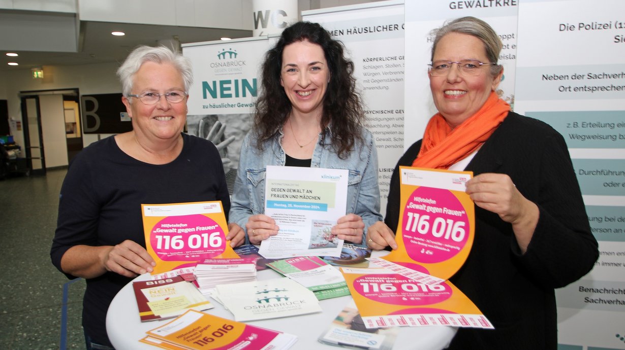 Sind stolz auf die Aktion im Klinikum Osnabrück (von links): Iris Menzel, Andrea Just und Christiane Körbel-Peceny