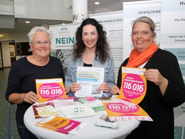 Sind stolz auf die Aktion im Klinikum Osnabrück (von links): Iris Menzel, Andrea Just und Christiane Körbel-Peceny